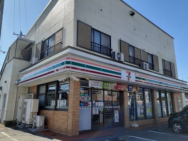 コンビニ　セブンイレブン栗橋伊坂店（コンビニ）まで300m