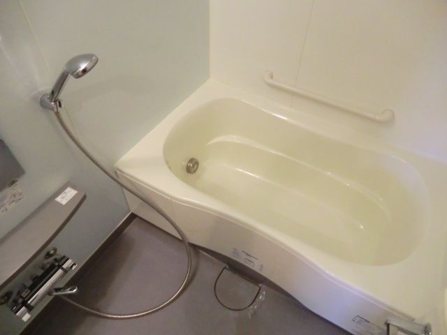 バス・シャワールーム　追焚機能付きセミオートバス・浴室乾燥機有