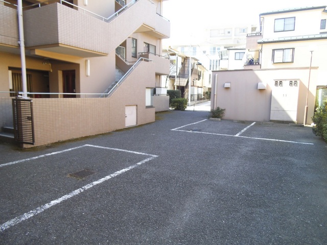 駐車場　広々ゆったりめの駐車場！