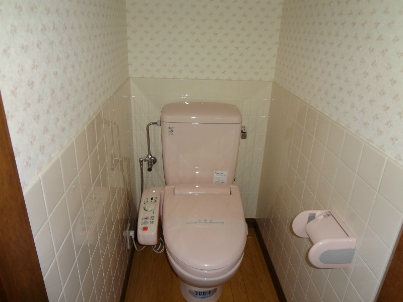 トイレ　※写真は別号室です