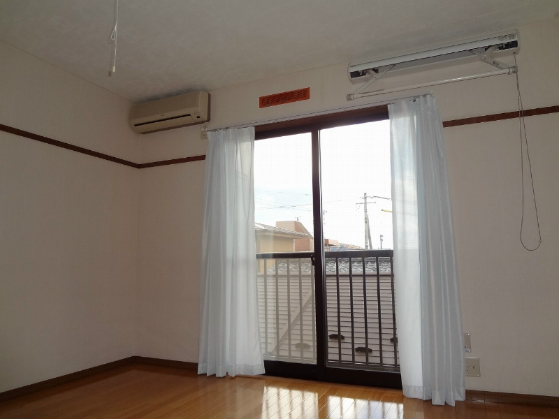 居室・リビング　※写真は別号室です