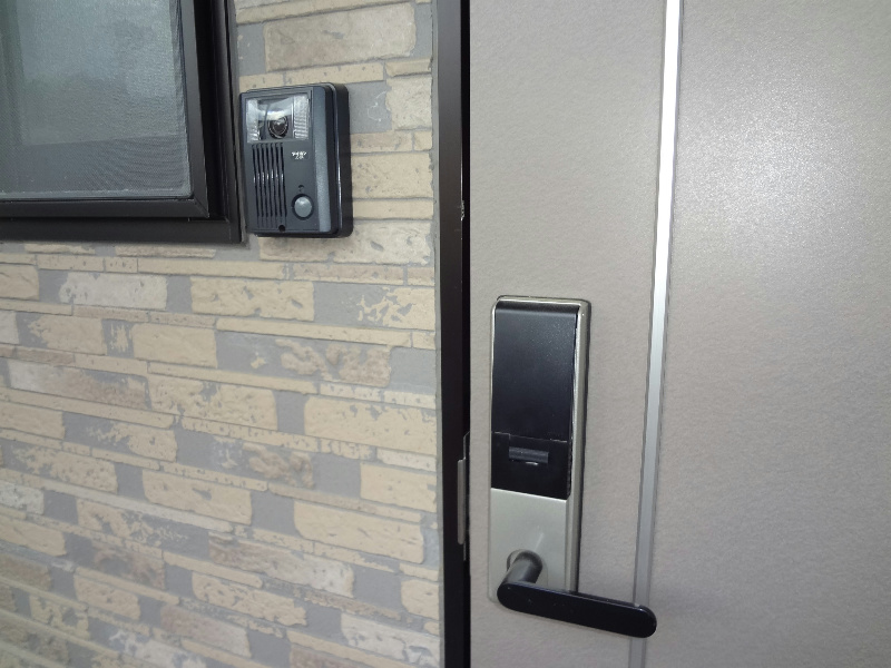 玄関　※写真は別号室です