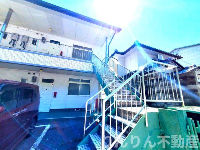 エントランス　落ち着いたエントランスです