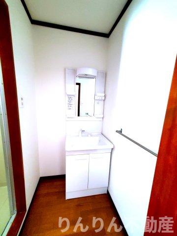 洗面設備　独立洗面台です