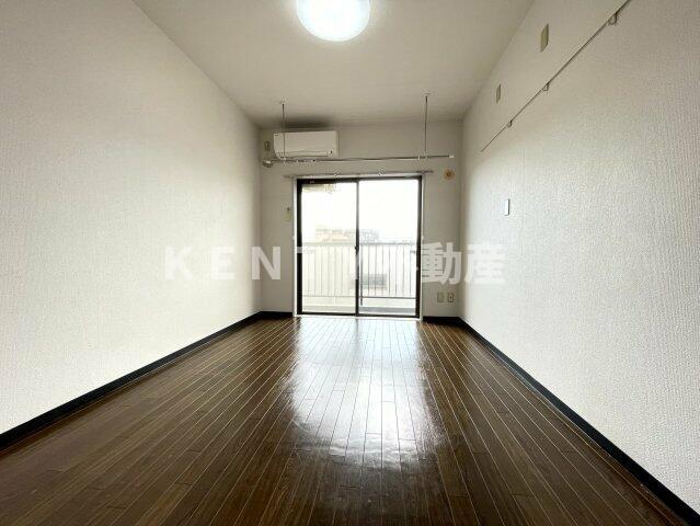 居室・リビング　ゆったり過ごせる居間です