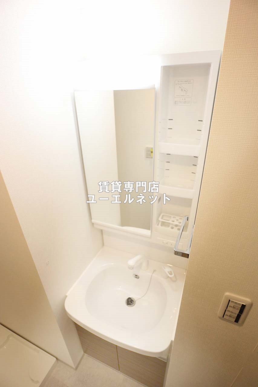 洗面設備　清潔感ある独立洗面台で毎日気持ちよく♪