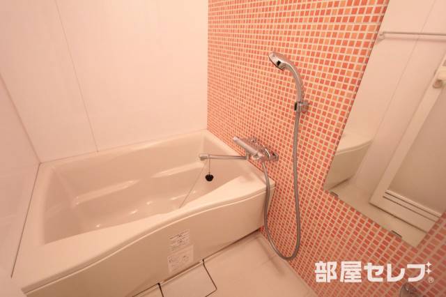 バス・シャワールーム　ゆったりバスルームです