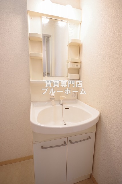 洗面設備　収納豊富な洗面所！