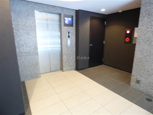 エントランス　エレベーター