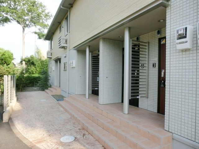 エントランス　きれいなエントランスですね。