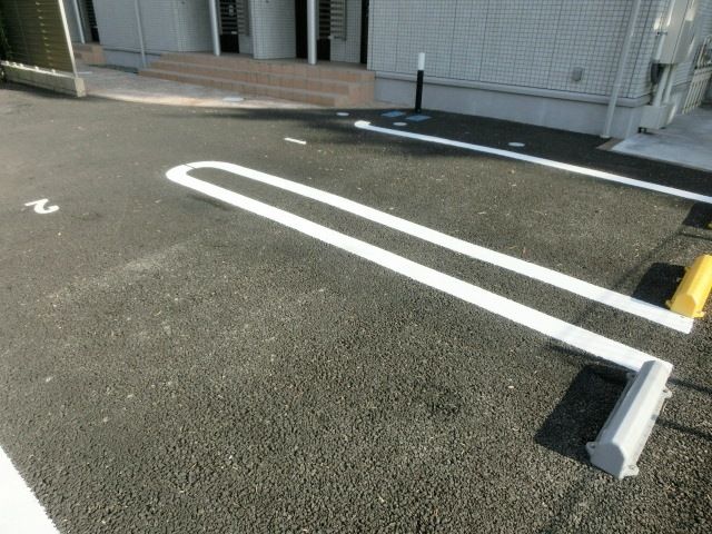 駐車場　敷地内駐車場完備。