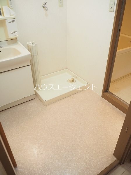 その他　洗濯機置場は室内にございます※参考写真