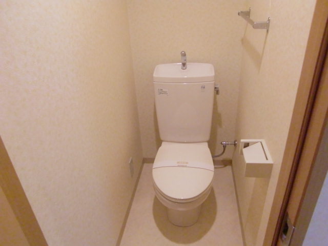トイレ　参考写真（同建物別部屋のものです）