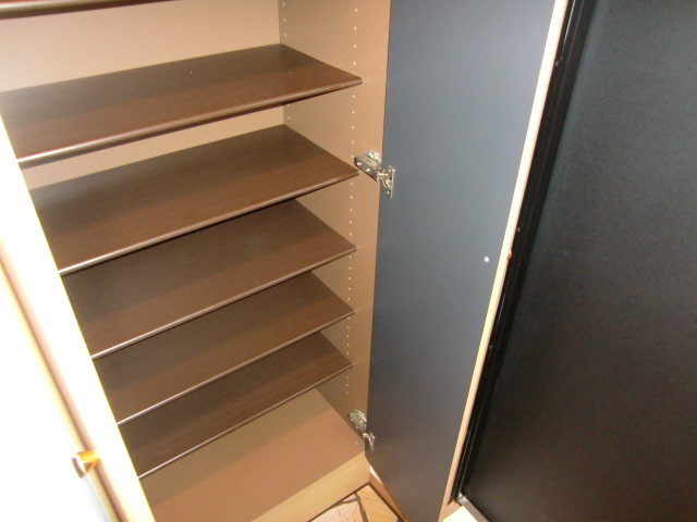 玄関　参考写真（同建物別部屋のものです）