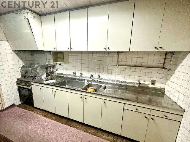 キッチン　壁付けキッチンでスペースを最大限有効活用できます！