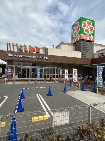 スーパー　ライフ安田諸口店（スーパー）まで639m