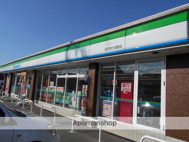 コンビニ　ファミリーマート（コンビニ）まで495m