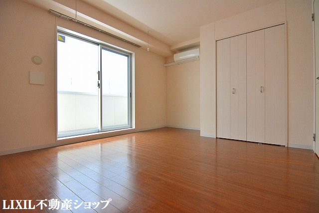 居室・リビング　８．１帖の洋室です。