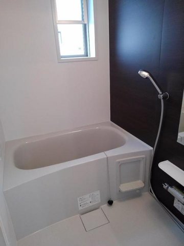 バス・シャワールーム　追い焚き・浴室乾燥機付きのお風呂です♪