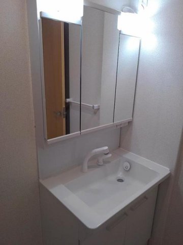洗面設備　明るい洗面所です★