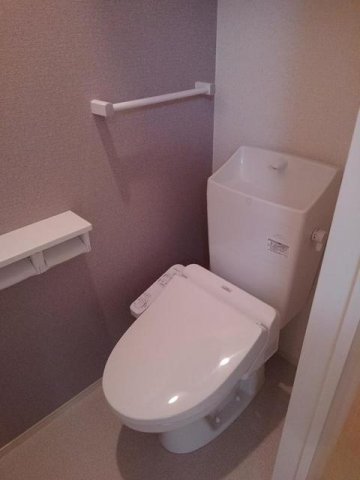 トイレ　嬉しい温水洗浄便座付き♪