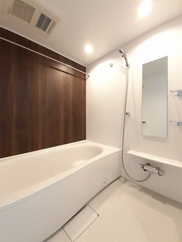 バス・シャワールーム　落ち着いた空間のお風呂です