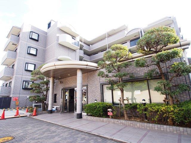 建物外観　オートロックで外部の人間が簡単に出入りできないため安心です。