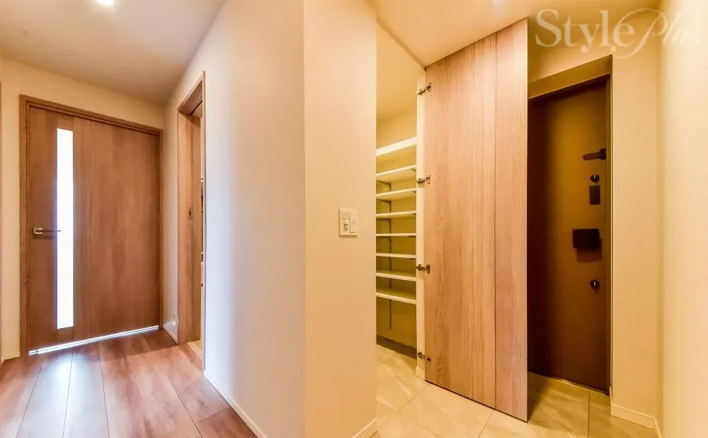 玄関　シューズインクローゼット付き玄関