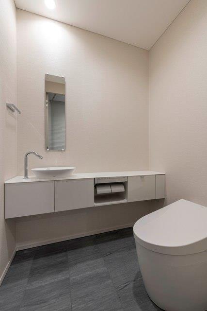 トイレ　※写真は同タイプ住戸です。