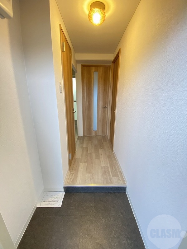 玄関　別部屋の写真