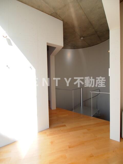 その他部屋・スペース　落ち着いて過ごせるお部屋なので、寝室にいかがでしょうか