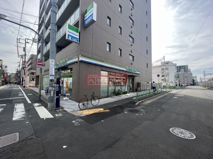 コンビニ　ファミリーマート中野三丁目店（コンビニ）まで60m