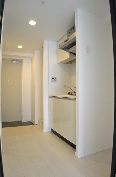 玄関　弊社は全物件が仲介手数料半月分でご紹介可能です。