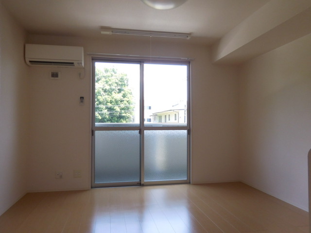 居室・リビング　明るいお部屋です