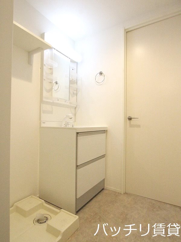 洗面設備　同型タイプの為、現状を優先致します。