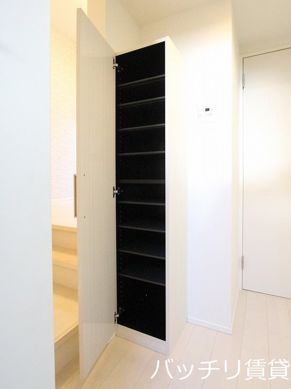 玄関　同型タイプの為、現状を優先致します。