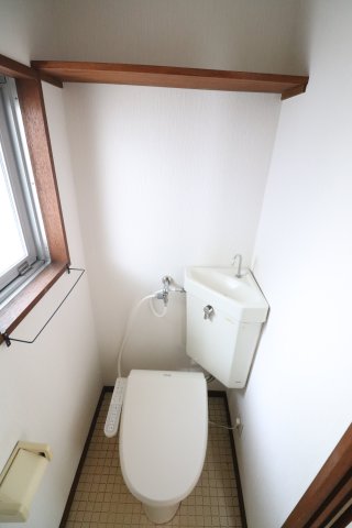 トイレ　※同間取り、別号室のお写真になります。