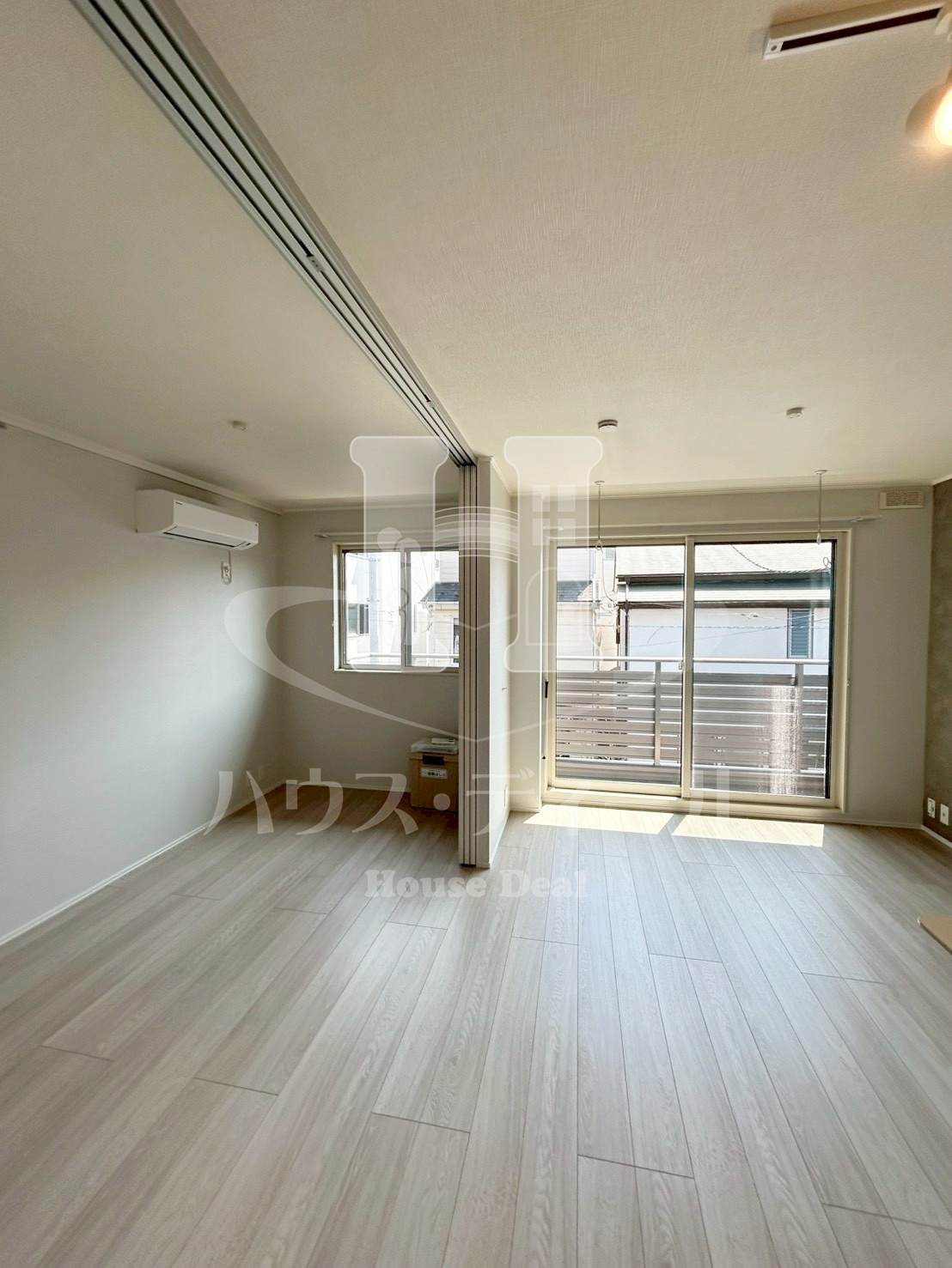 居室・リビング　こちらのリビングで趣味の時間をお楽しみください