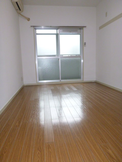 居室・リビング　※同タイプの他のお部屋です