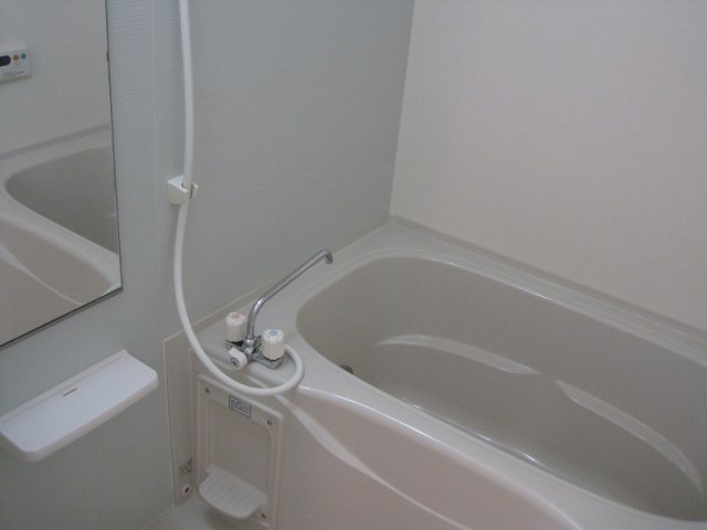 バス・シャワールーム　落ち着いた空間のお風呂です