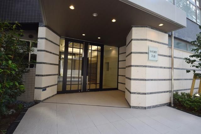 エントランス　建物入口