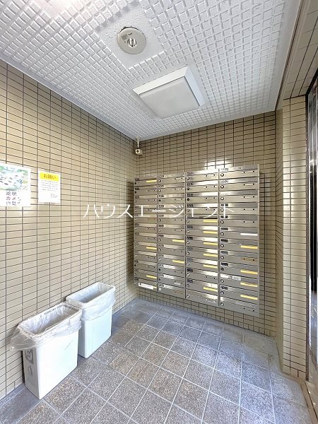その他共有部分　集合ポストがエントランスにあります。