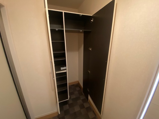 収納　反転した間取りの室内写真