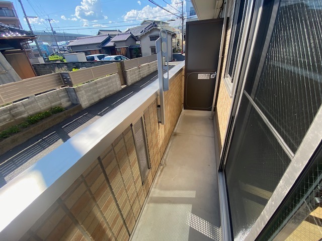 バルコニー　反転した間取りの室内写真