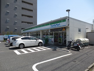 コンビニ　ファミリーマート 平和台環八通り店（コンビニ）まで137m