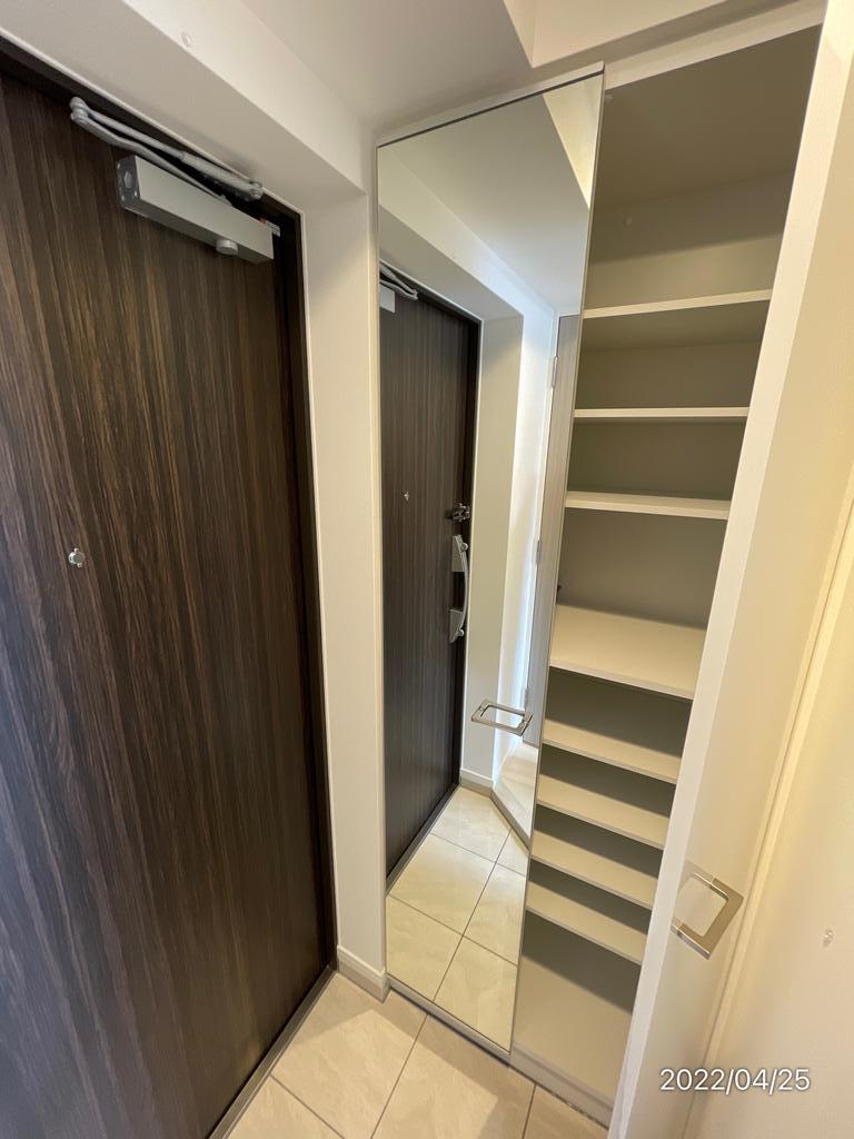 玄関　（別タイプ参考写真）ティモーネグランデ田端ドゥーエ　荒川区西