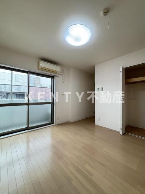 その他部屋・スペース　広くて明るい寝室