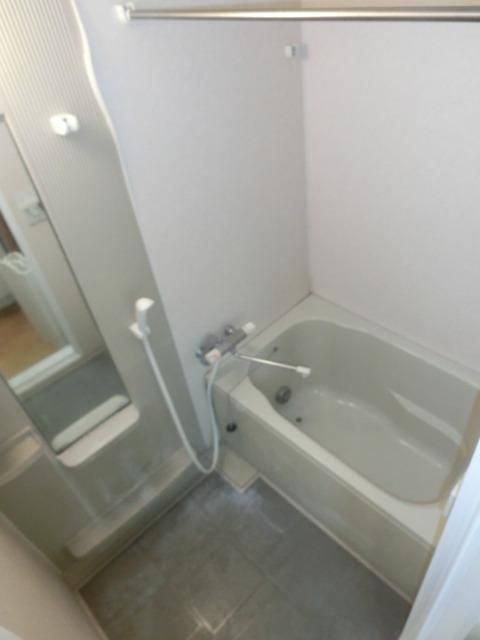 バス・シャワールーム　浴室乾燥機完備のバスルーム