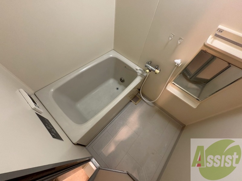 バス・シャワールーム　お風呂になります。一日の疲れを癒してくださいね。