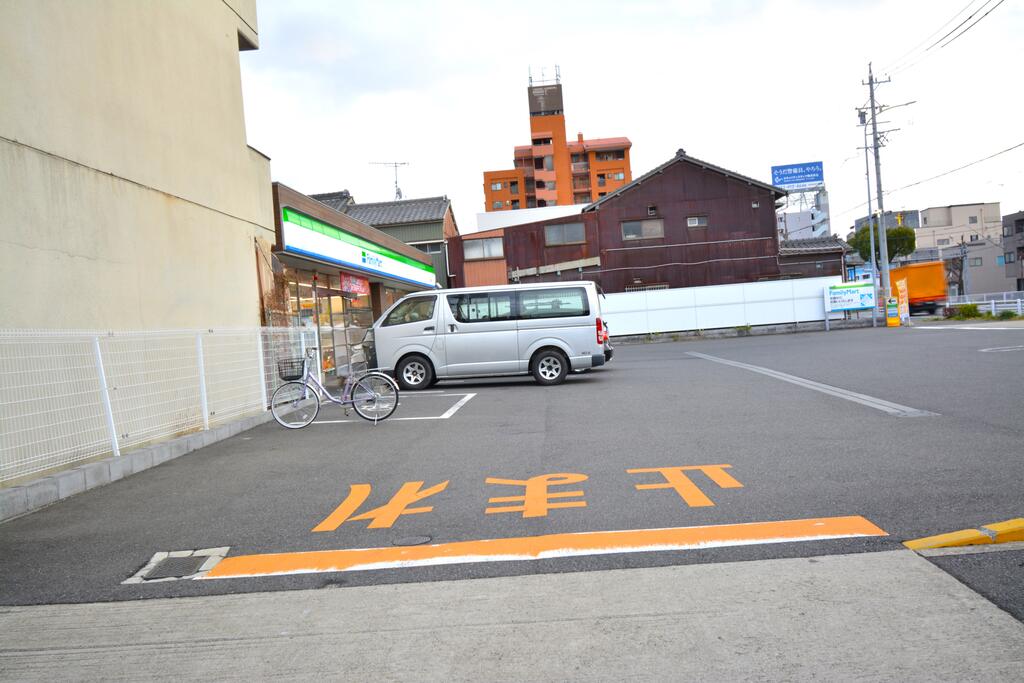 コンビニ　ファミリーマート内田橋店（コンビニ）まで745m